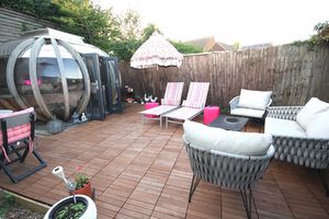 Side garden and pod- click for photo gallery